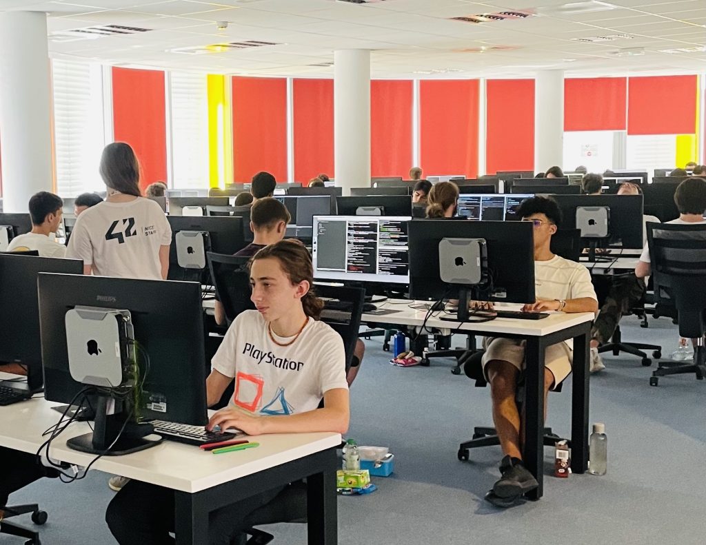 La piscine - Photographie de l'examen final de juillet 2022.